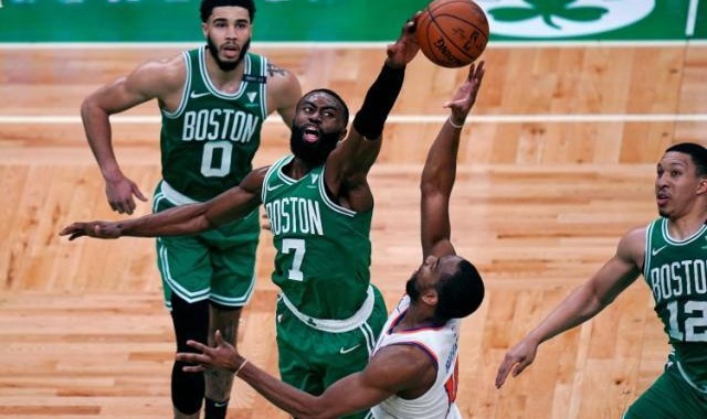 背靠背第二战绿军反弹 布朗赛前谈话助力球队取胜