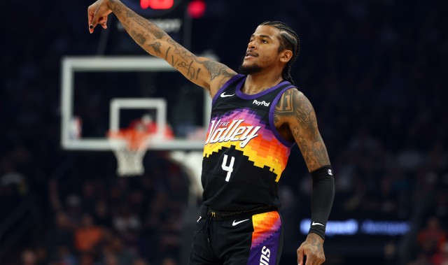 九游娱乐-杀疯了！杰伦·格林高难度中投打进后三分还有 8记三分平生涯最高