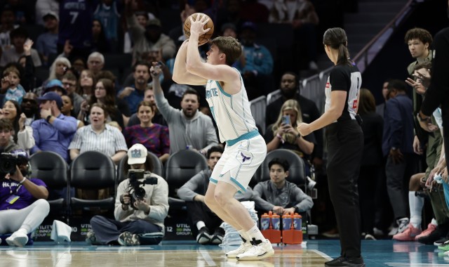 九游体育-最近几场略迷！克尼佩尔出战25分钟 12中4&amp;三分3中0拿8分7板