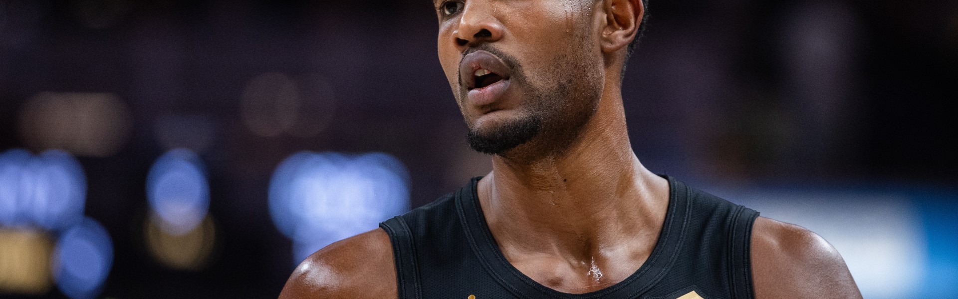 九游-先发制人！莫布里勾手打中 骑士开场2分钟9-0打停国王